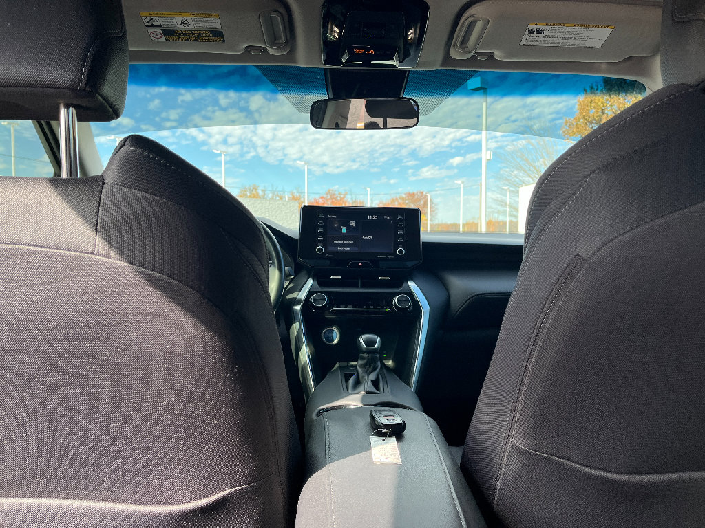 Used 2021 Toyota Venza LE image 18