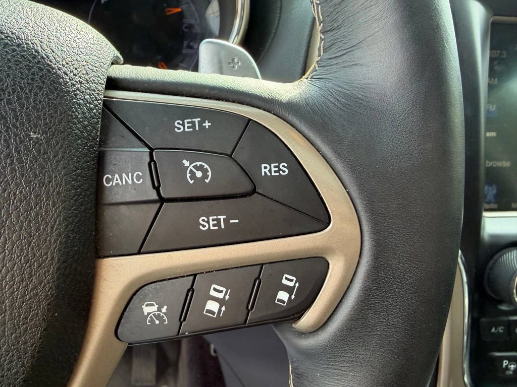 Used 2017 Jeep Grand Cherokee Overland w/ Jeep Active Safety Group AWD/4WD image 35