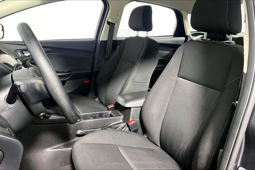 Used 2018 Ford Focus SE w/ SE Appearance Package FWD image 24