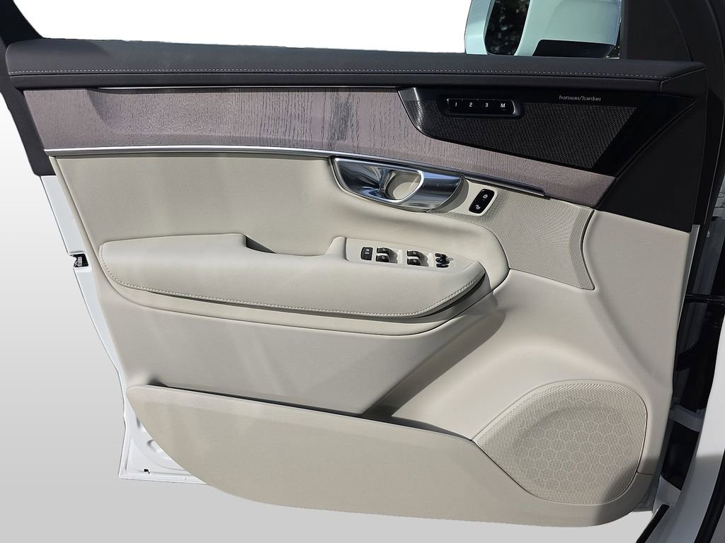 New 2026 Volvo XC90 B6 Ultra w/ Protection Package image 38