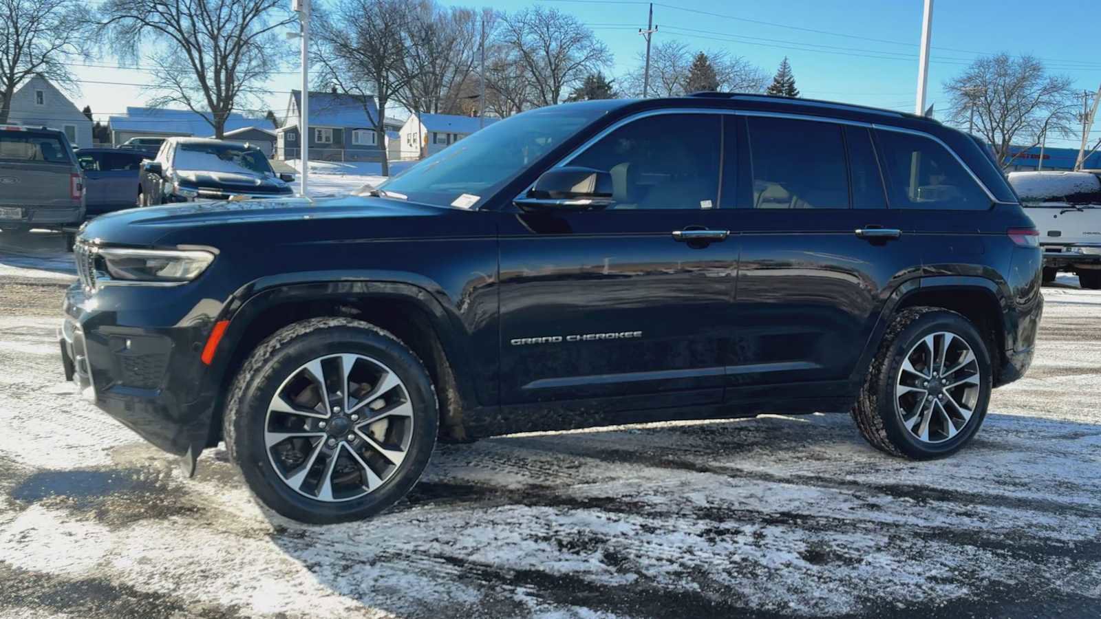 Used 2023 Jeep Grand Cherokee Overland w/ Advanced Protech Group III image 6