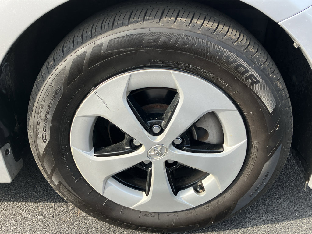 Used 2014 Toyota Prius Two image 32