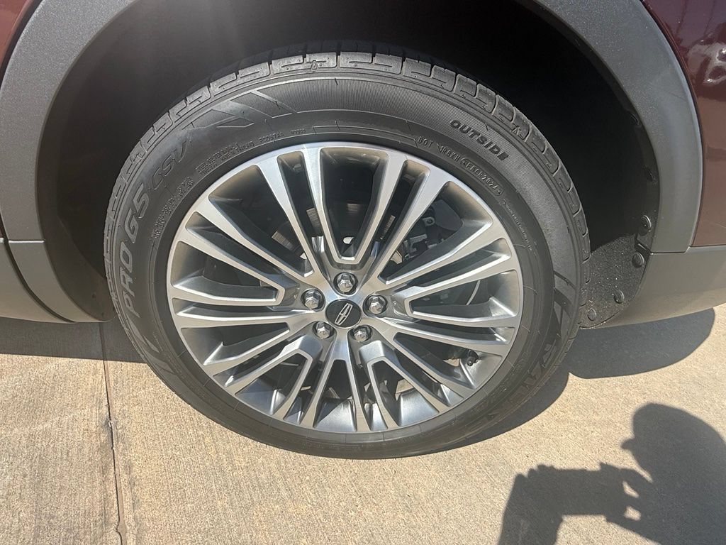 Used 2016 Lincoln MKX Reserve w/ Technology Package FWD image 9