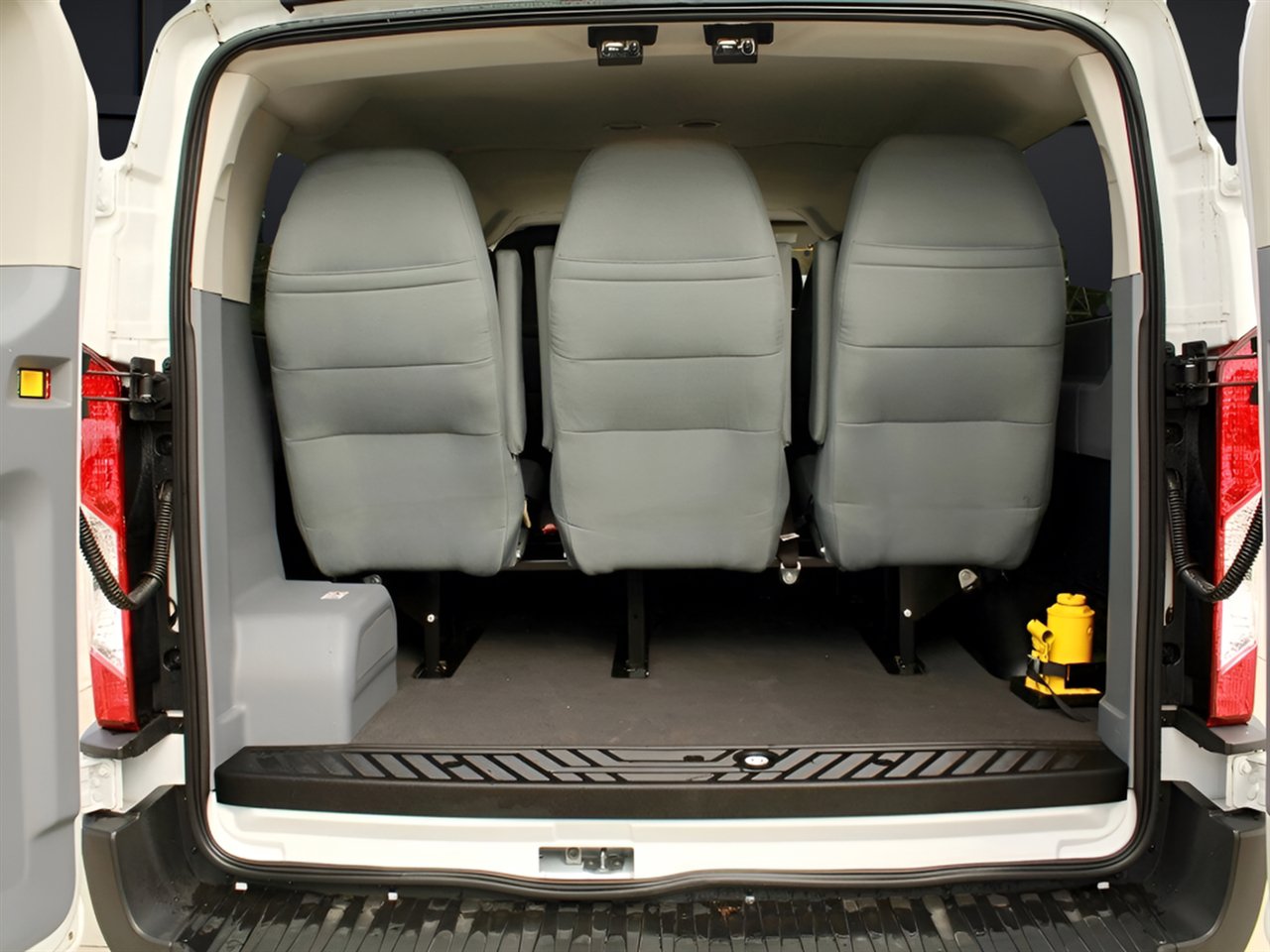 Used 2019 Ford Transit 150 XLT image 32