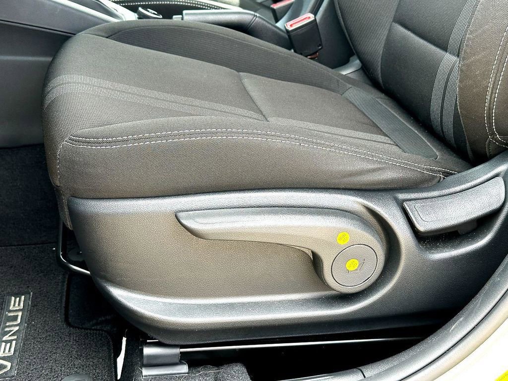 Used 2022 Hyundai Venue SEL FWD image 15