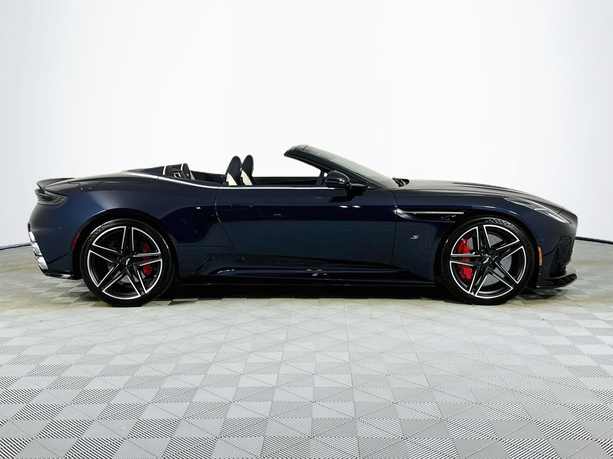 New 2026 Aston Martin DB12 Convertible RWD image 4