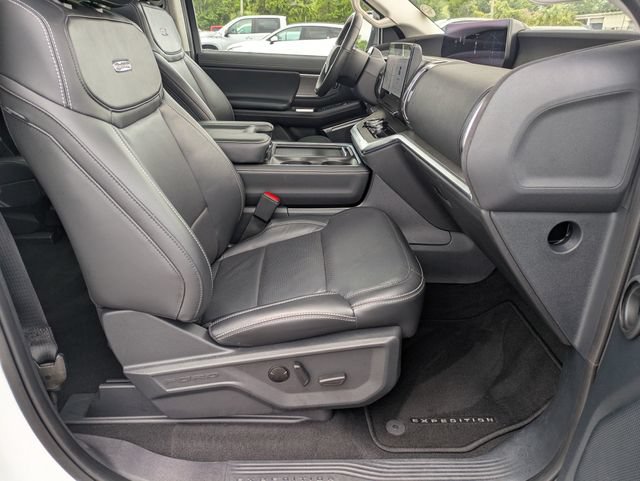Used 2025 Ford Expedition Platinum AWD/4WD image 30