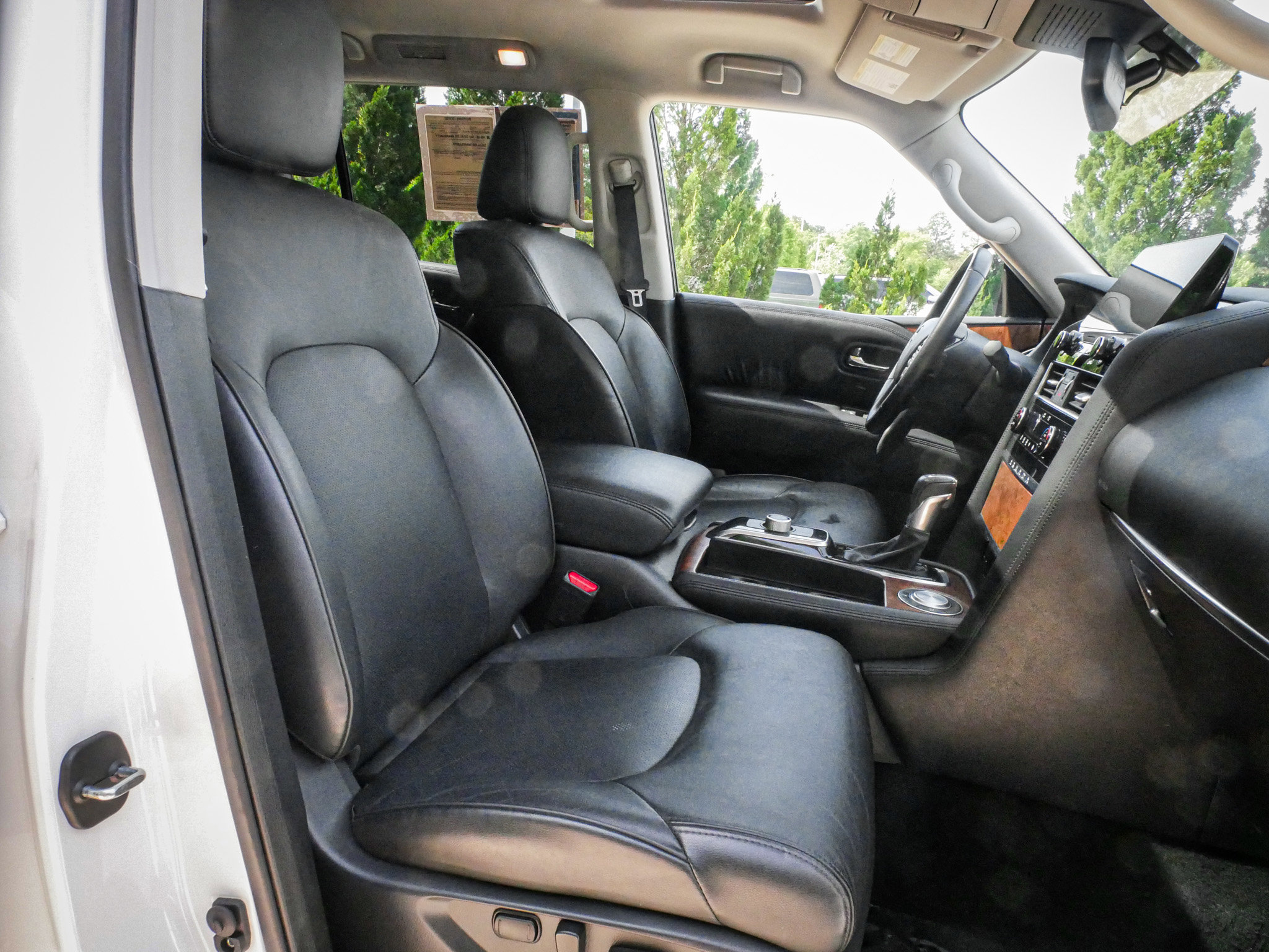 Used 2024 Nissan Armada SL w/ Captain's Chairs Package image 34