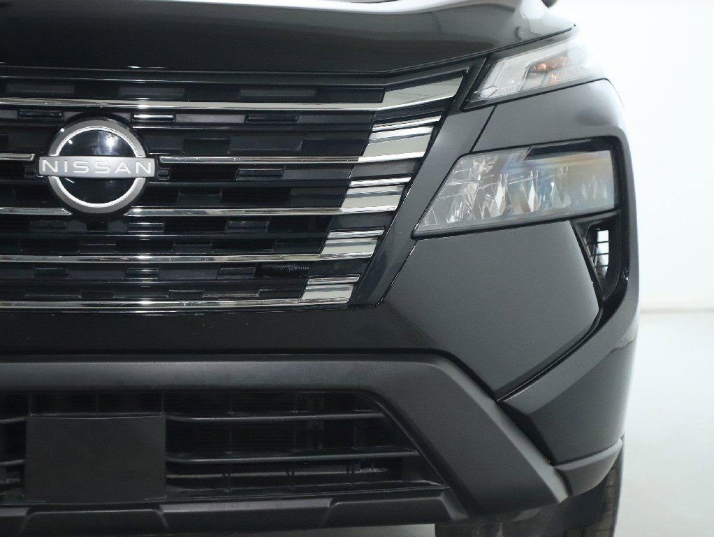 Certified 2025 Nissan Rogue SV image 8