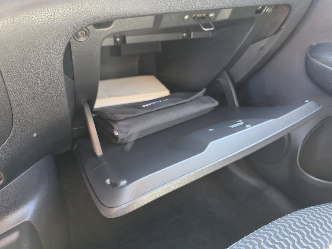 Used 2014 Nissan Versa Note SV FWD image 24