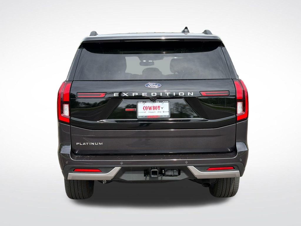 Used 2025 Ford Expedition Platinum w/ Driver's Package AWD/4WD image 4