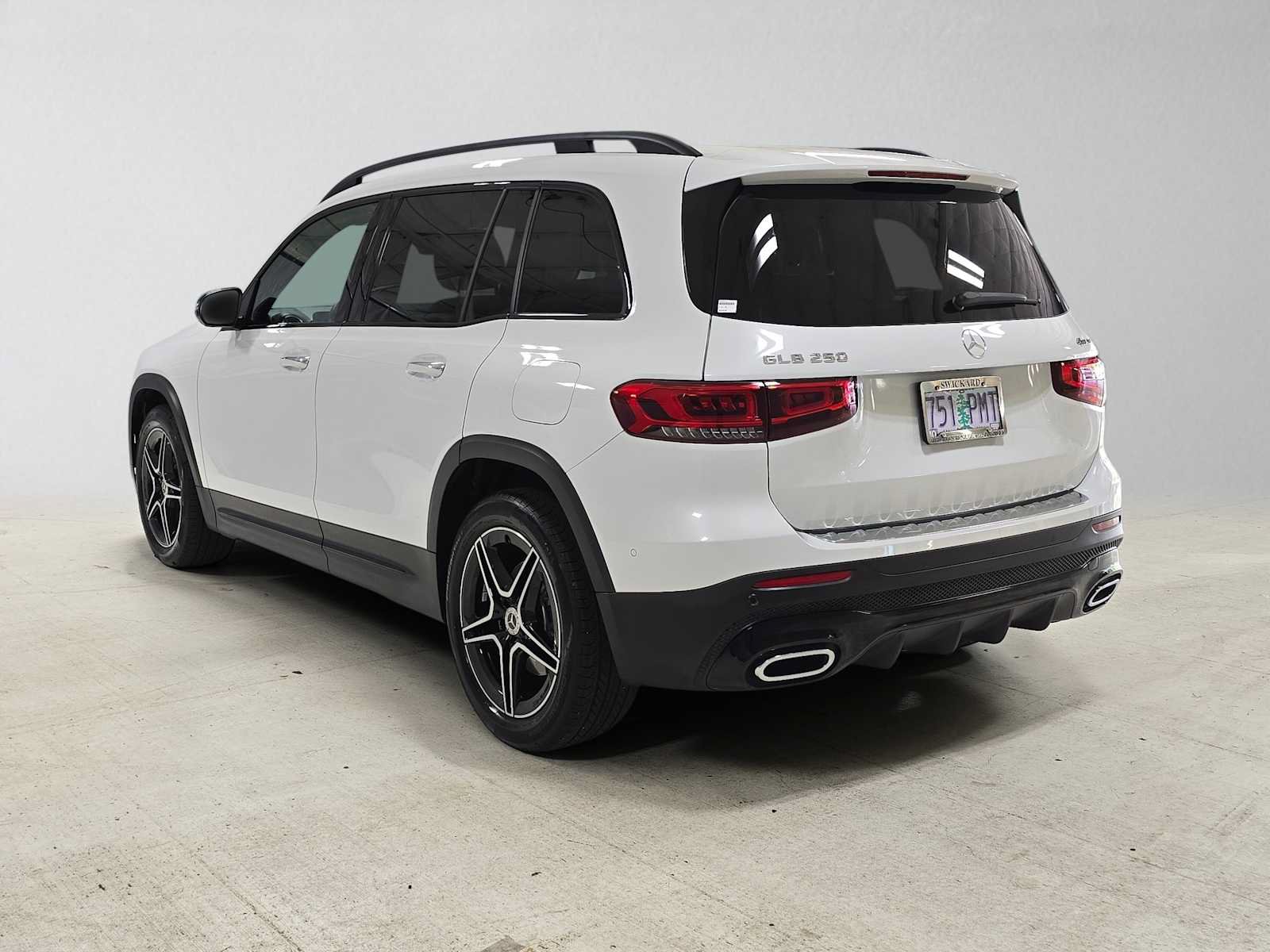 Used 2023 Mercedes-Benz GLB 250 4MATIC image 5
