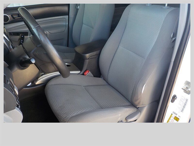 Used 2013 Toyota Tacoma 4x4 Double Cab w/ SR5 Pkg image 2