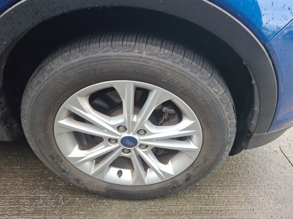 Used 2017 Ford Escape SE w/ Equipment Group 201A image 4