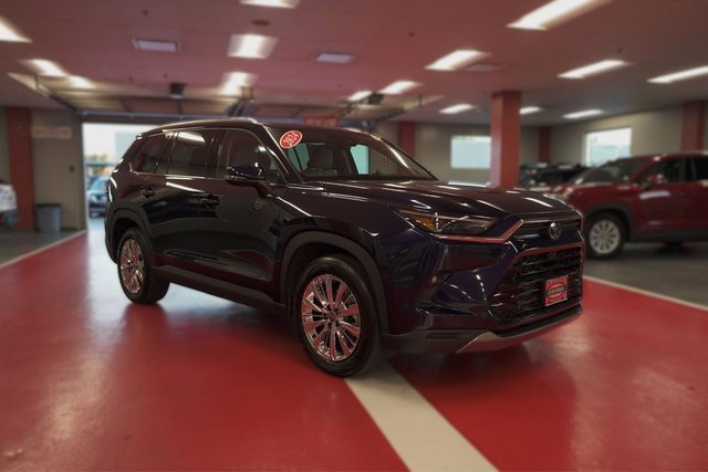 Used 2024 Toyota Grand Highlander Platinum image 2