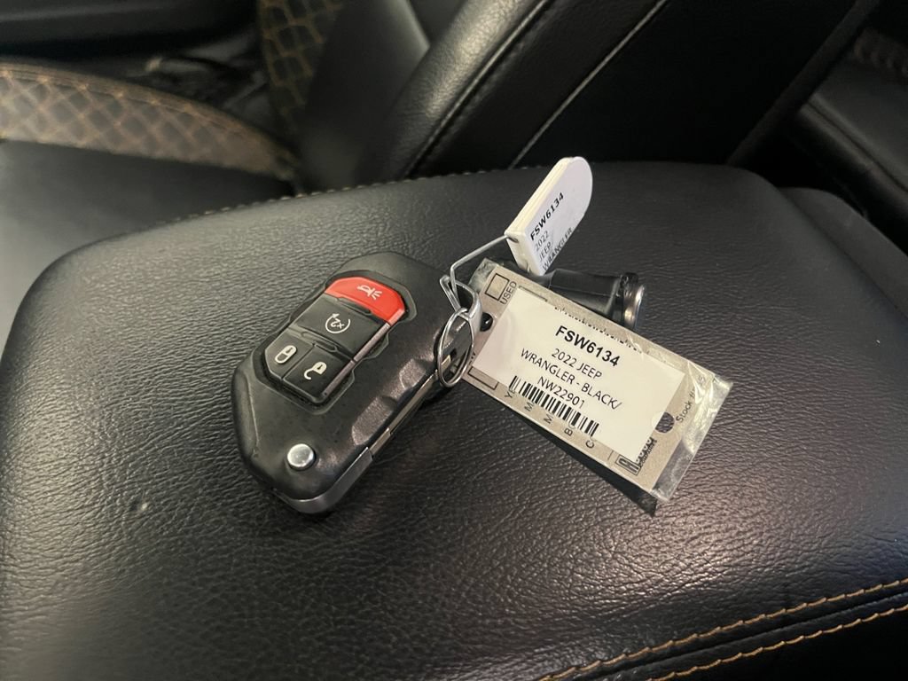 Used 2022 Jeep Wrangler Unlimited Sahara AWD/4WD image 34