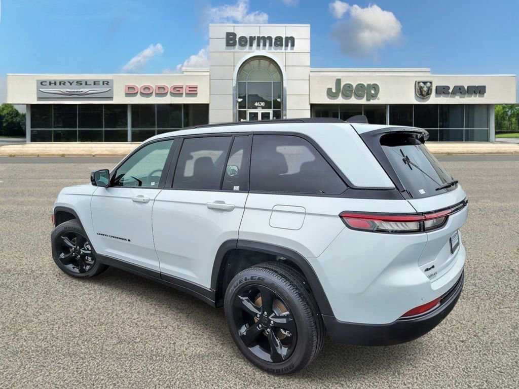 Used 2025 Jeep Grand Cherokee Altitude image 7