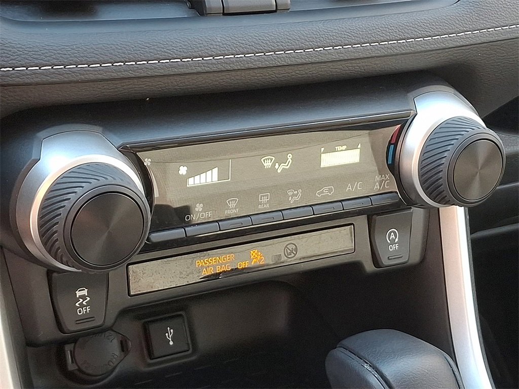 Used 2022 Toyota RAV4 LE image 16