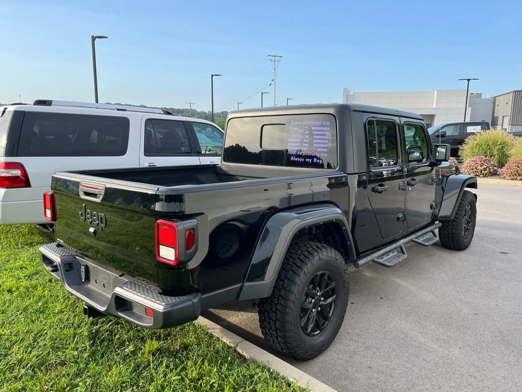 Used 2023 Jeep Gladiator Sport AWD/4WD image 4