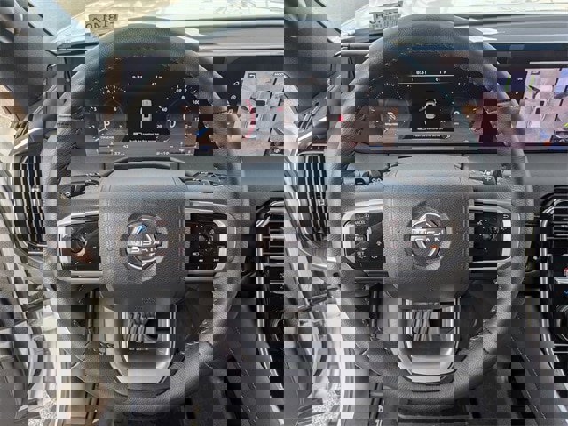 Used 2025 Nissan Armada SL image 30