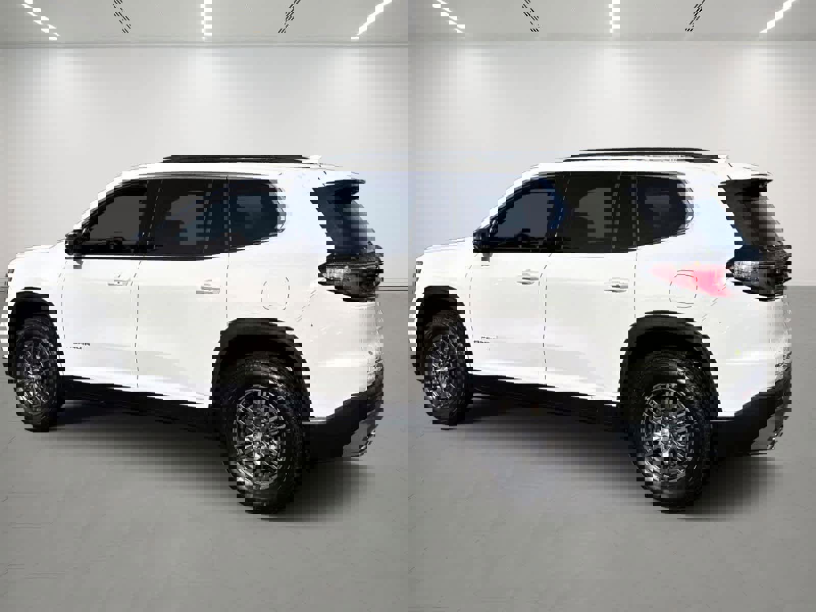 Used 2025 GMC Acadia Elevation image 3