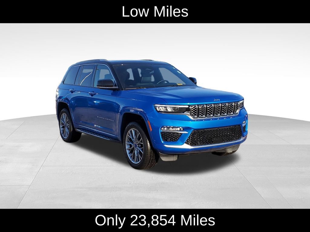 Used 2023 Jeep Grand Cherokee Summit w/ Luxury Tech Group V image 2