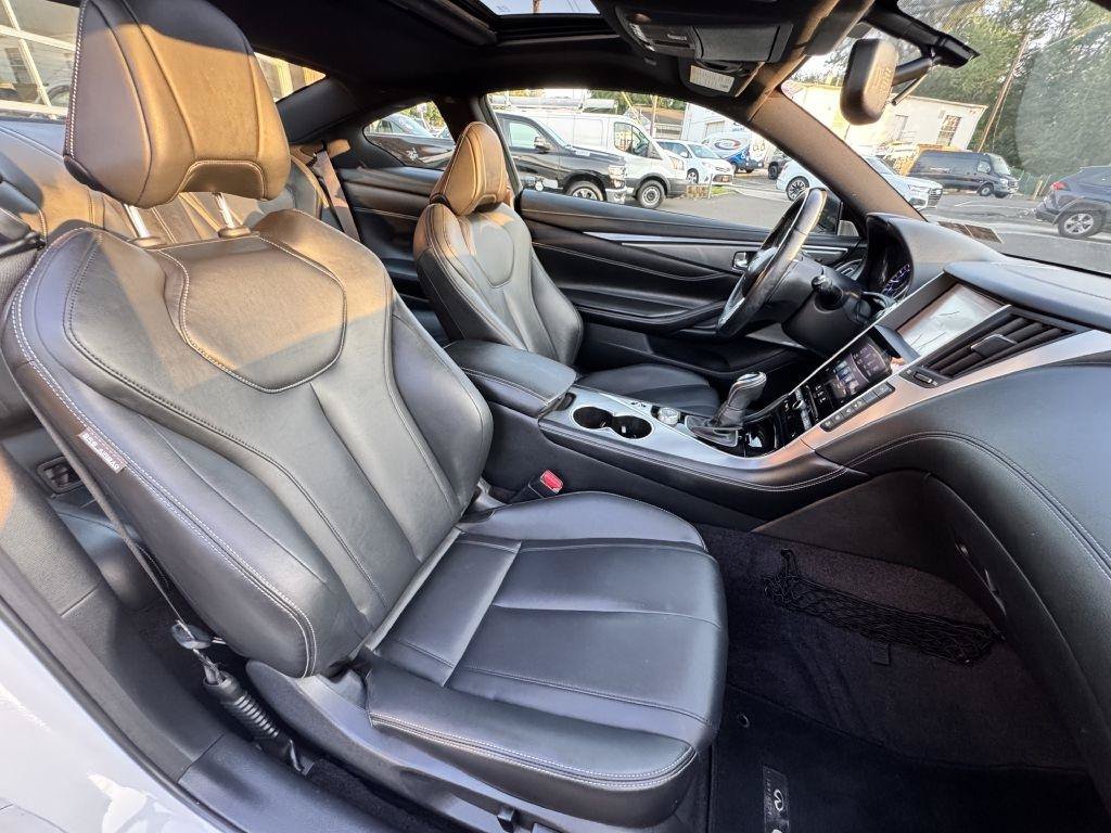 Used 2017 INFINITI Q60 3.0t w/ Premium Plus Package 3.0T AWD/4WD image 17