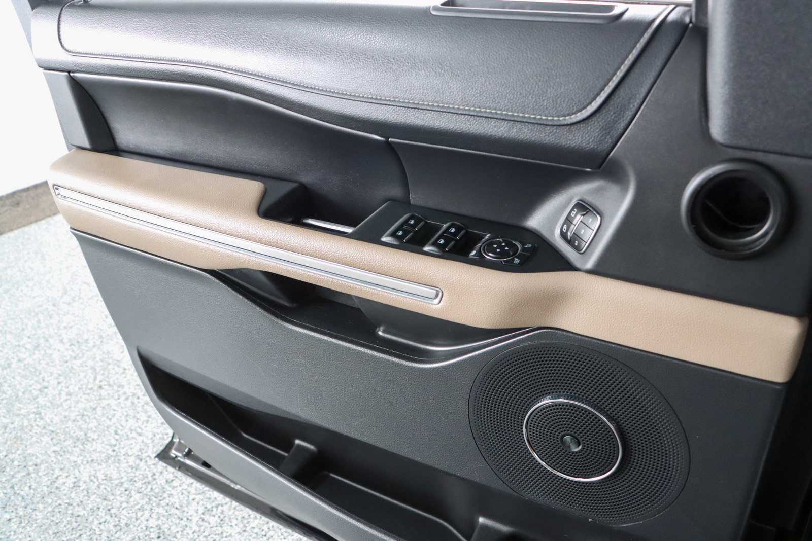 Used 2023 Ford Expedition Max Limited RWD image 23