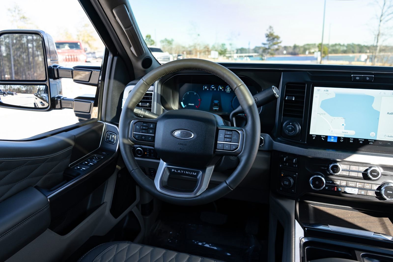 Used 2025 Ford F250 Platinum w/ Platinum Plus Package image 47