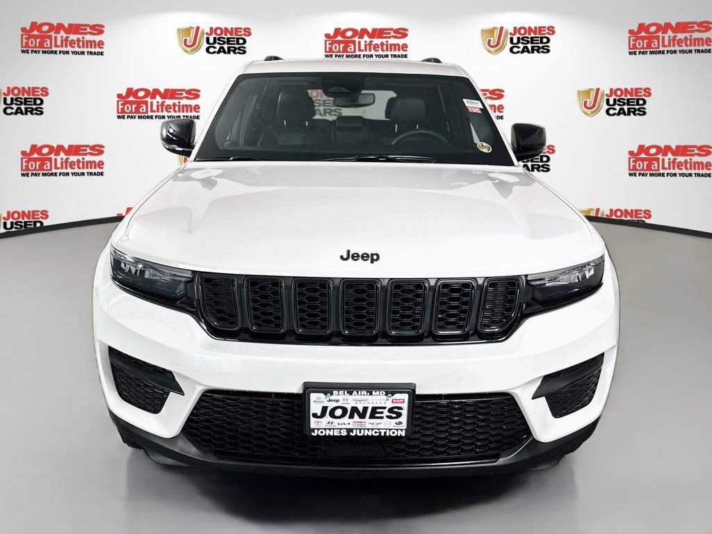 Used 2024 Jeep Grand Cherokee Altitude AWD/4WD image 13