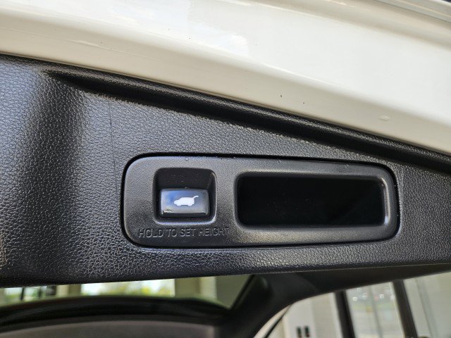 Used 2018 Honda CR-V Touring image 12