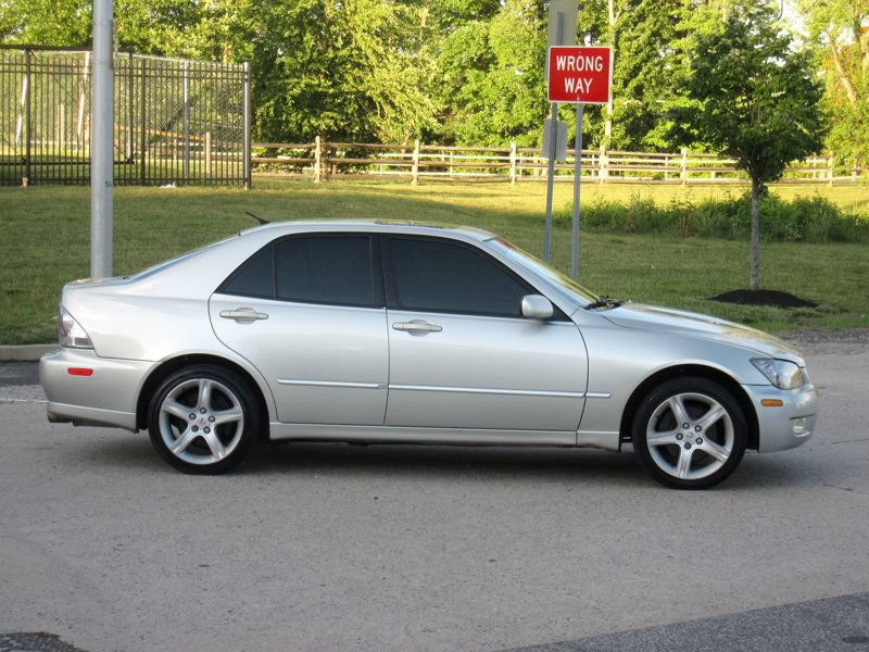 Used 2002 Lexus IS 300 RWD image 9