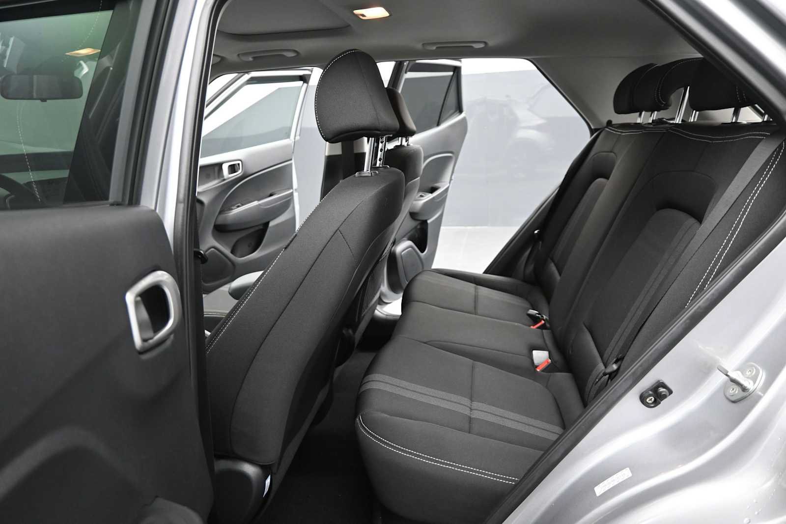 Used 2024 Hyundai Venue SEL FWD image 14