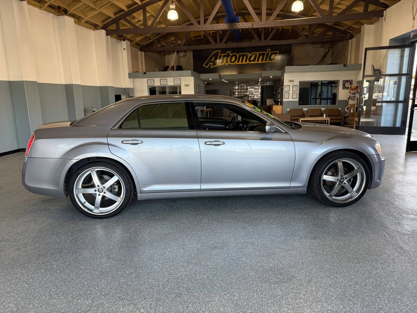 Used 2013 Chrysler 300 RWD image 8