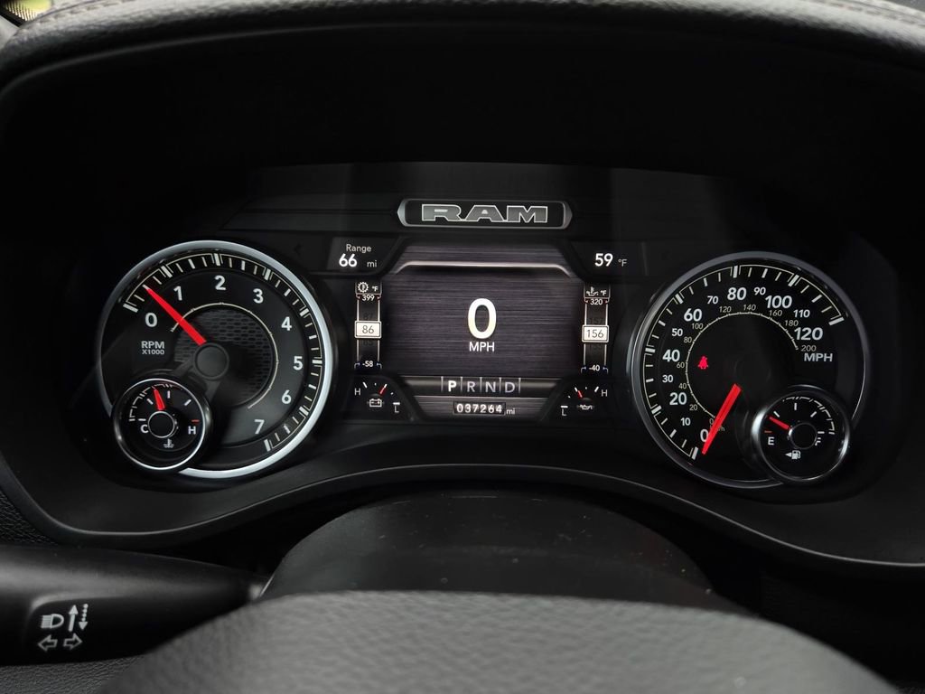 Used 2023 RAM 1500 Laramie AWD/4WD image 2