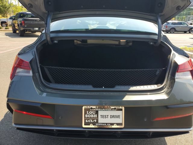 Used 2024 Hyundai Elantra Limited FWD image 14