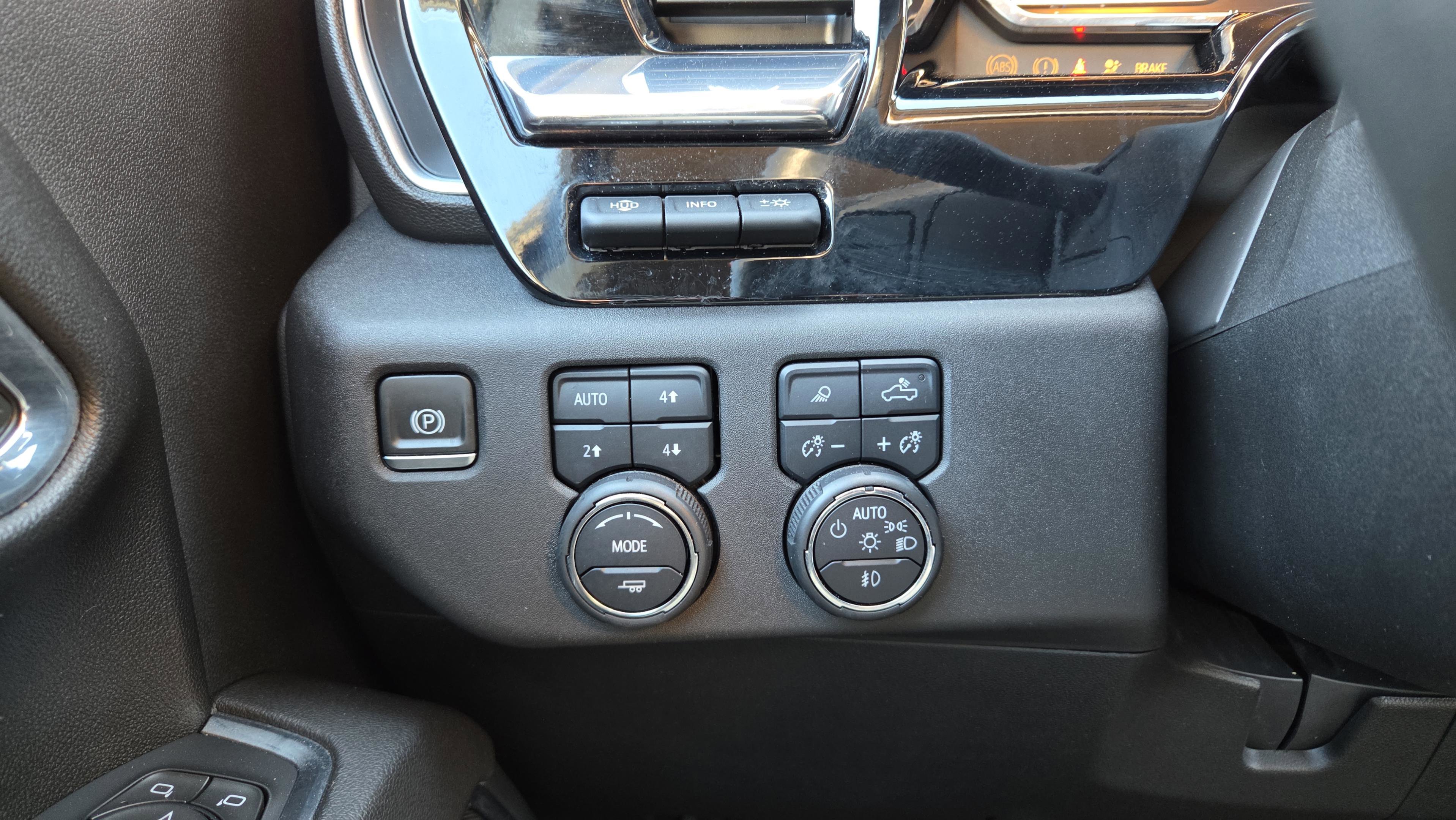 Used 2024 Chevrolet Silverado 2500 LTZ w/ LTZ Premium Package image 29