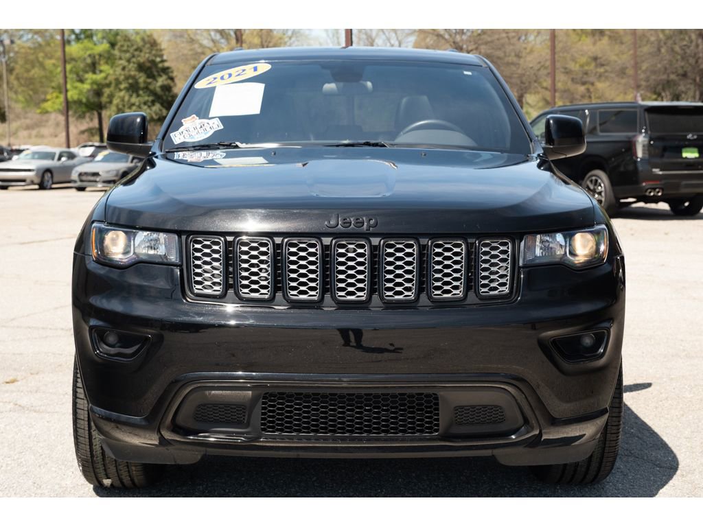 Used 2021 Jeep Grand Cherokee Laredo X image 2