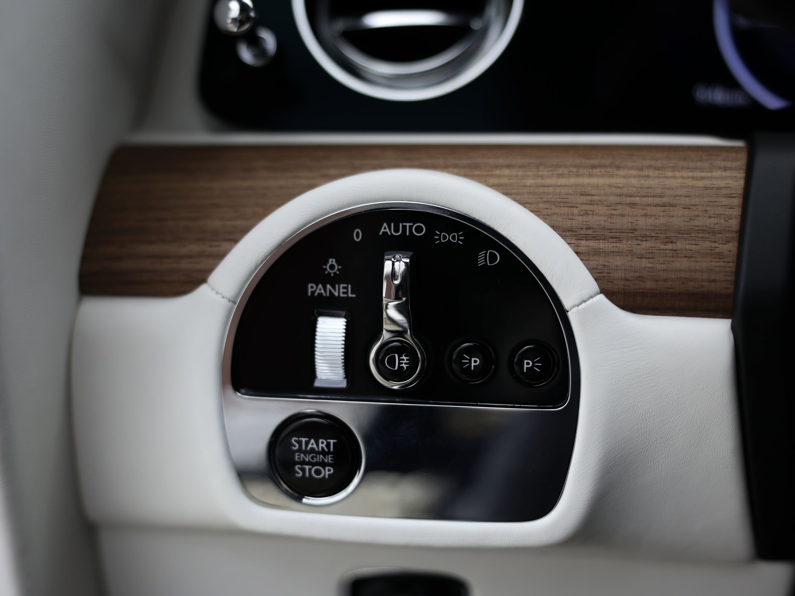 New 2026 Rolls-Royce Spectre Base image 8