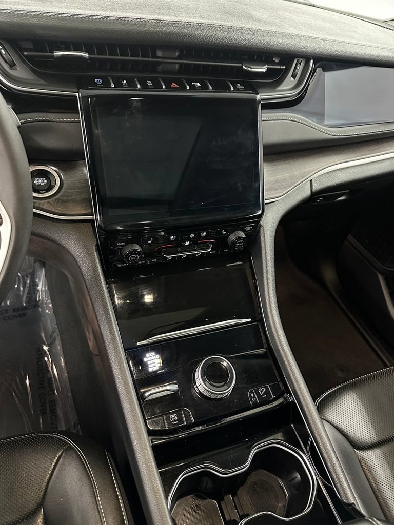 Used 2023 Jeep Grand Cherokee 4WD 4xe w/ Luxury Tech Group II image 18