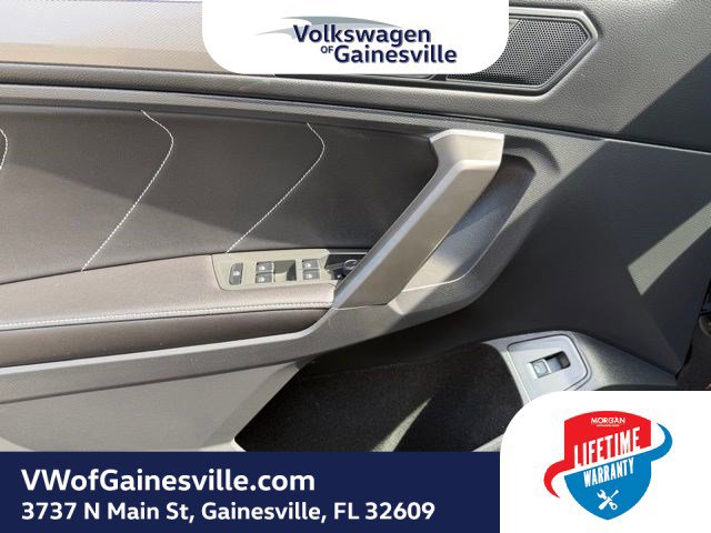 Certified 2024 Volkswagen Tiguan SE R-Line image 17