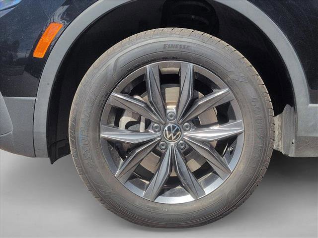 Used 2024 Volkswagen Tiguan SE image 23