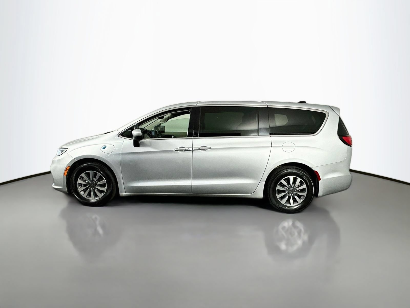 Used 2023 Chrysler Pacifica Touring-L FWD image 5