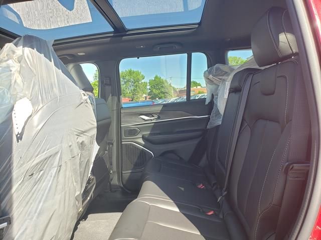 New 2024 Jeep Grand Cherokee Limited w/ Luxury Tech Group II image 11