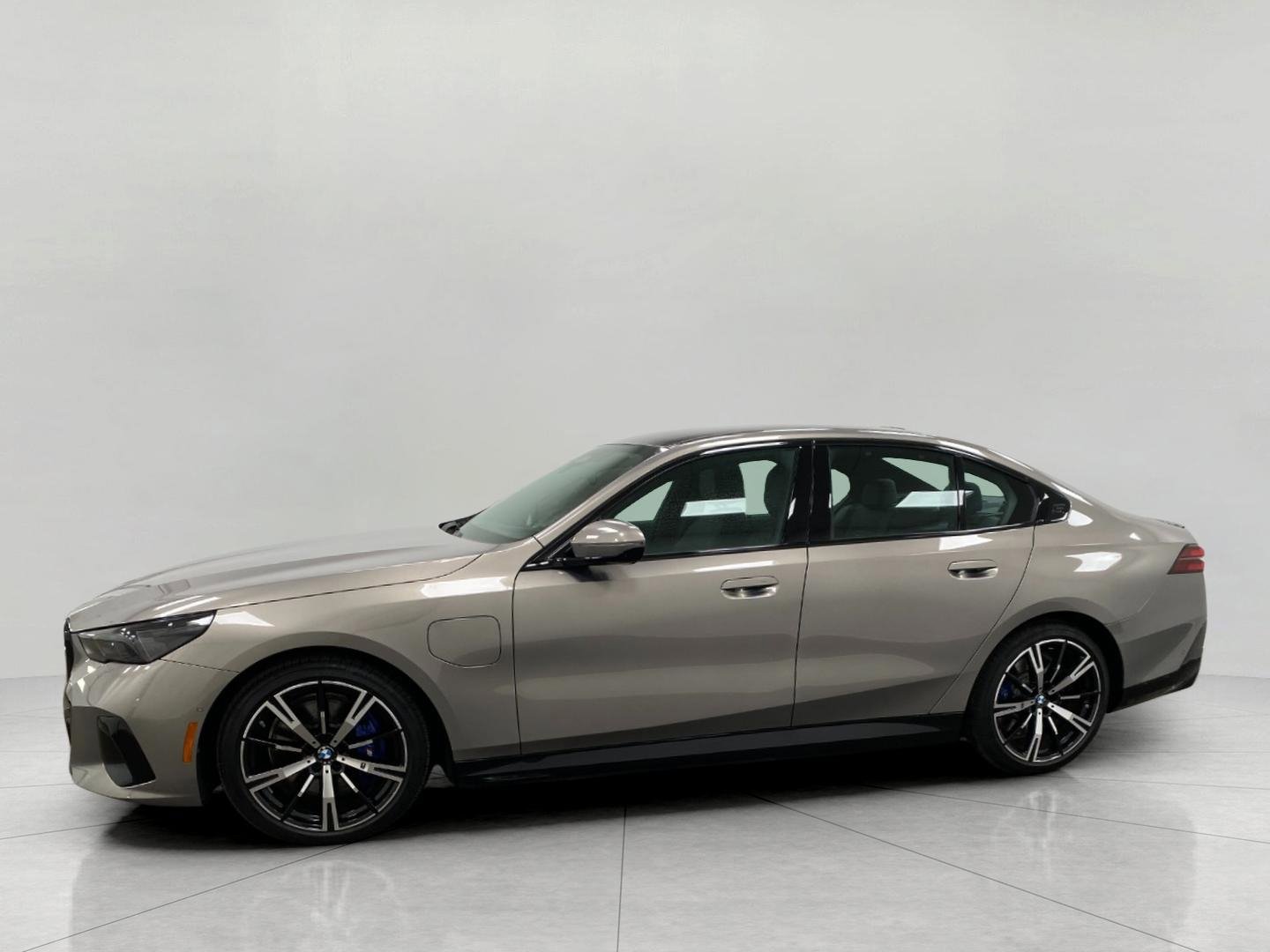 Certified 2026 BMW 550e xDrive image 8