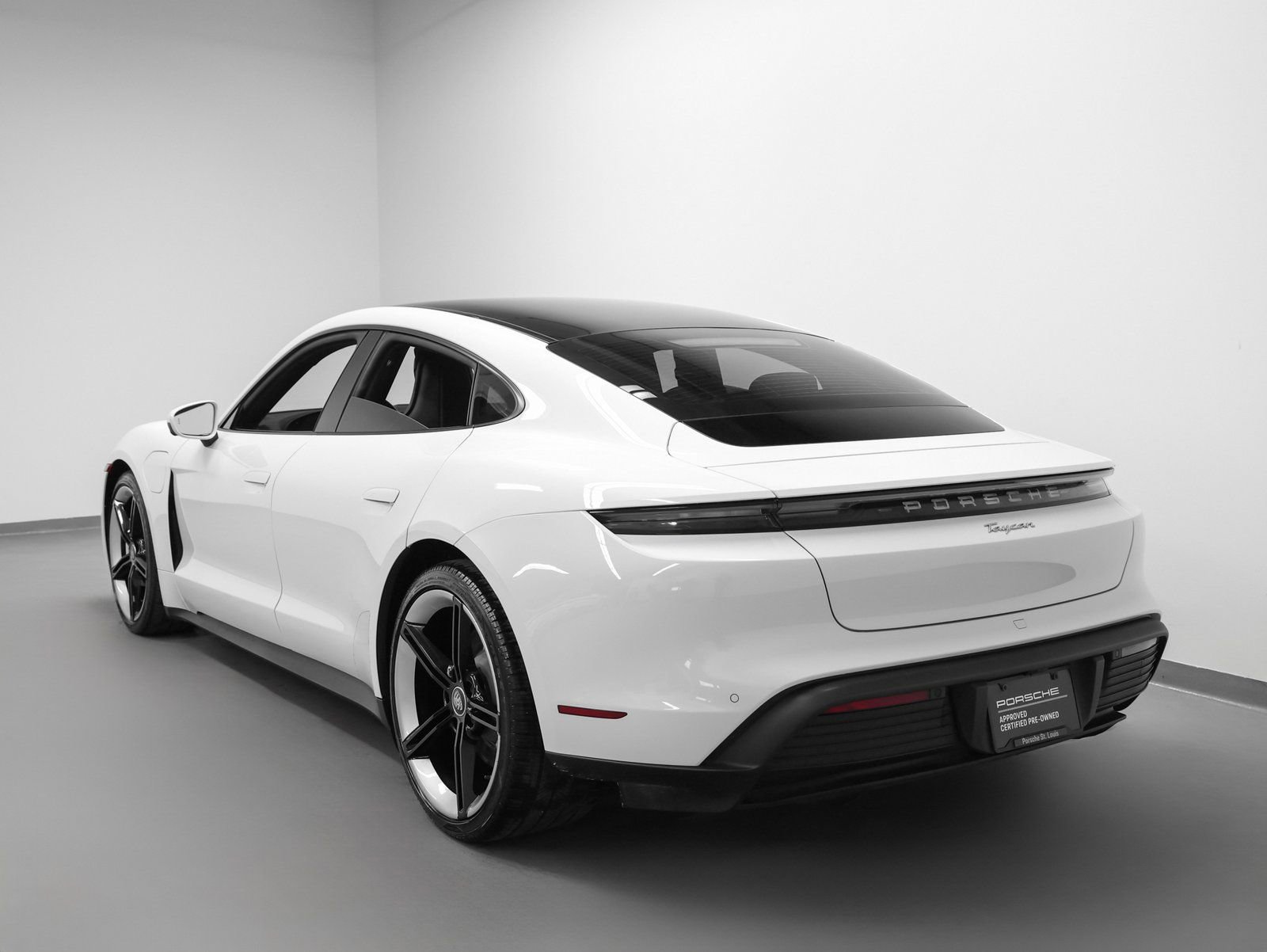 Certified 2022 Porsche Taycan image 3