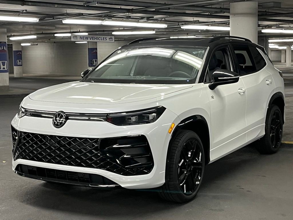 New 2025 Volkswagen Tiguan SE R-Line image 3