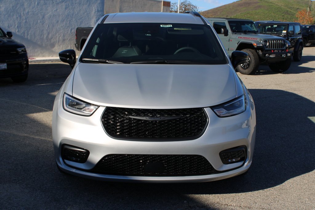 New 2026 Chrysler Pacifica Select w/ S Appearance Package image 2