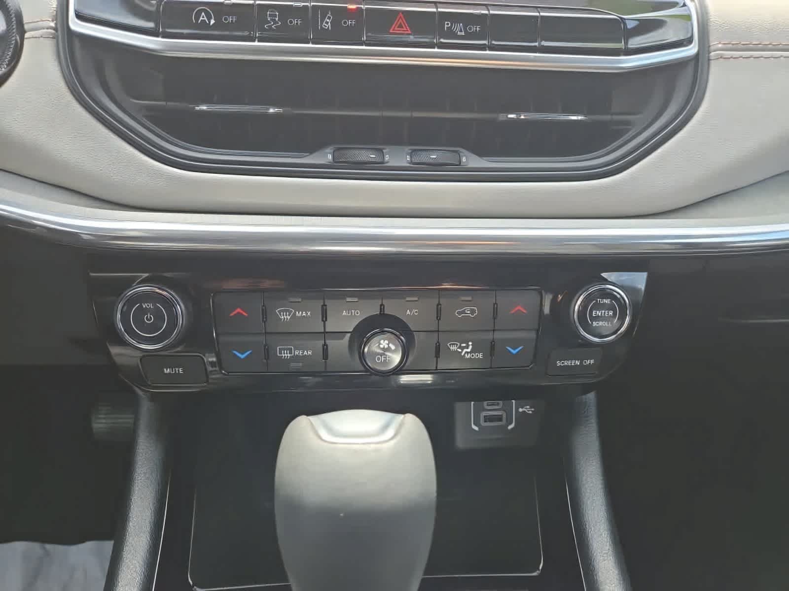 Used 2024 Jeep Compass Limited AWD/4WD image 37