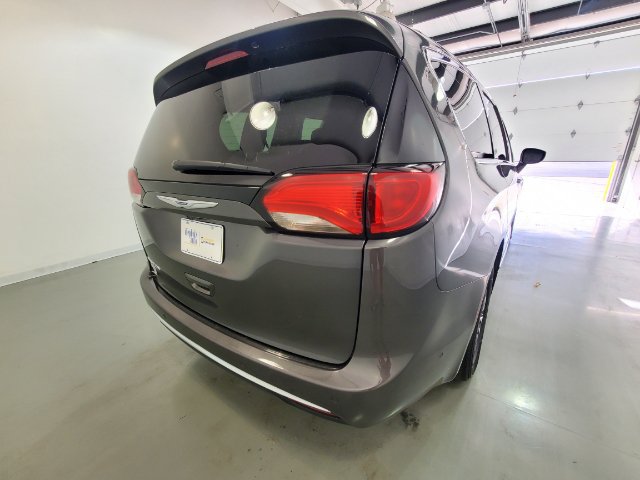 Used 2020 Chrysler Pacifica Touring-L Plus w/ Advanced Safetytec Group FWD image 9